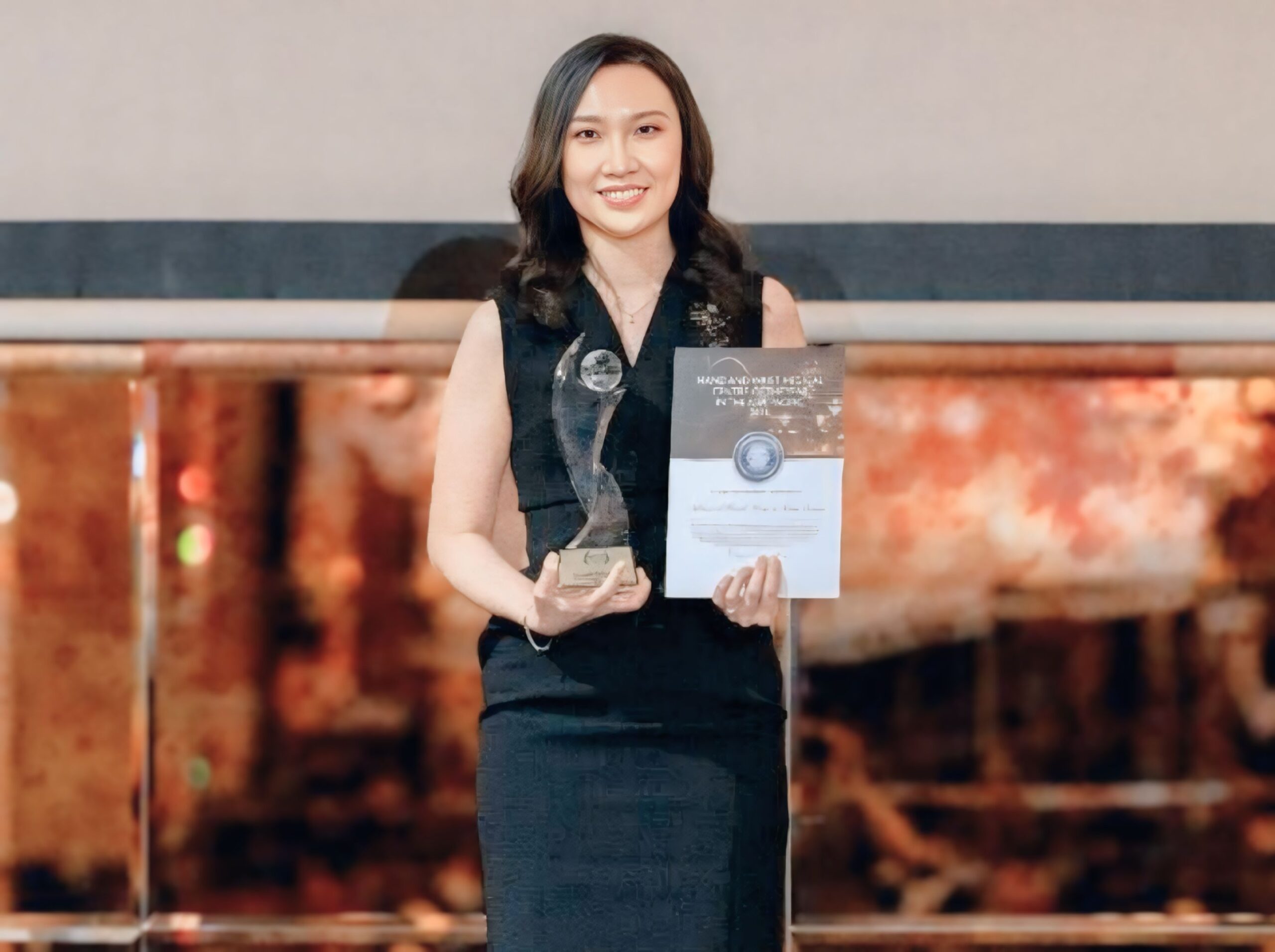 Dr Jacqueline Tan winning an award