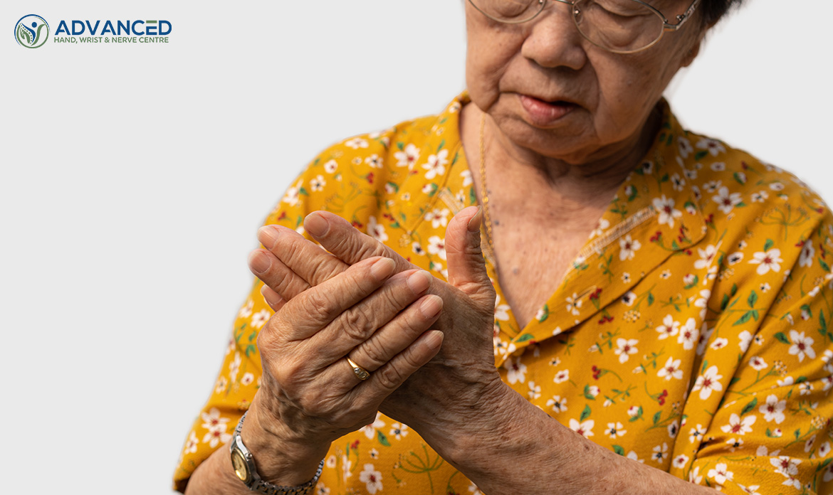 Image Elderly woman experiencing a common hand pain ailment