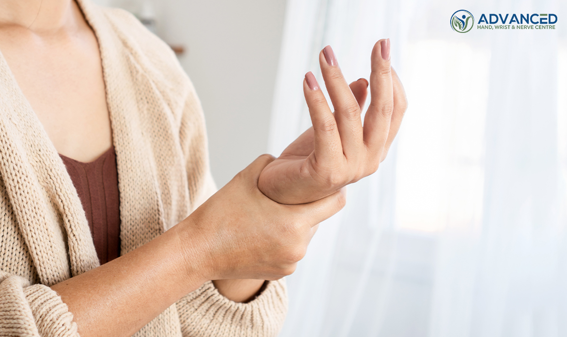 Image Woman Suffering From Wrist Pain